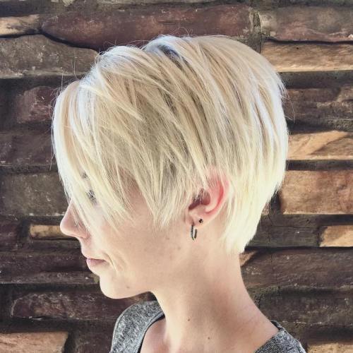 Dlouho Layered Blonde Pixie