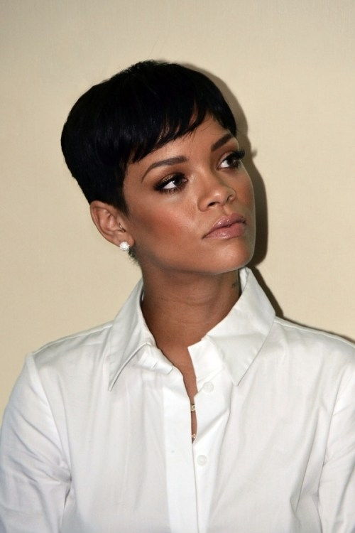 Rihanna edle Kurzhaarfrisur