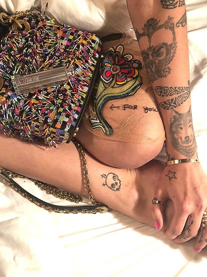 Paříž Jackson Dior Lip Bag Tattoos