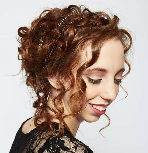 Chaotický Curly Elegant Updo Hairstyle