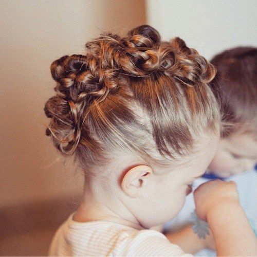 малко дете knotted mohawk updo