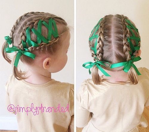 сплетена little girls hairstyle with ribbons