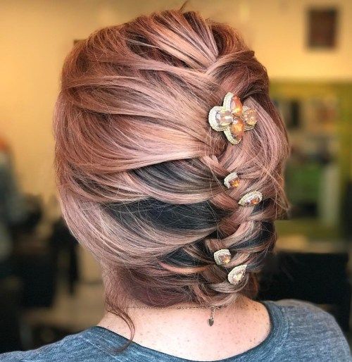 Volný Updo With Beaded Hair Jewels