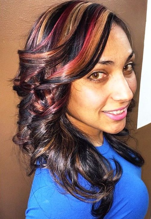 temný brown hair with burgundy and caramel highlights