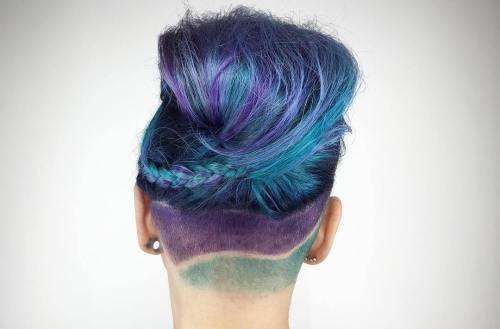 blaue und violette Haare