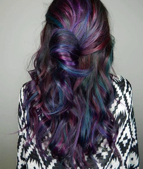 черно Hair With Subtle Rainbow Highlights
