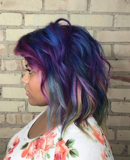 中紫色和蓝色头发