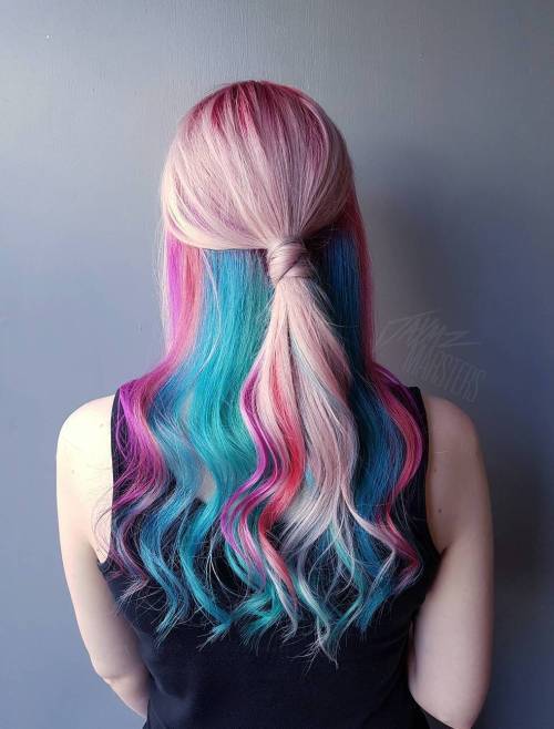 柔和的粉色和蓝色头发
