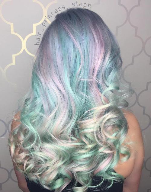 浅粉红色蓝绿色和粉红色的头发