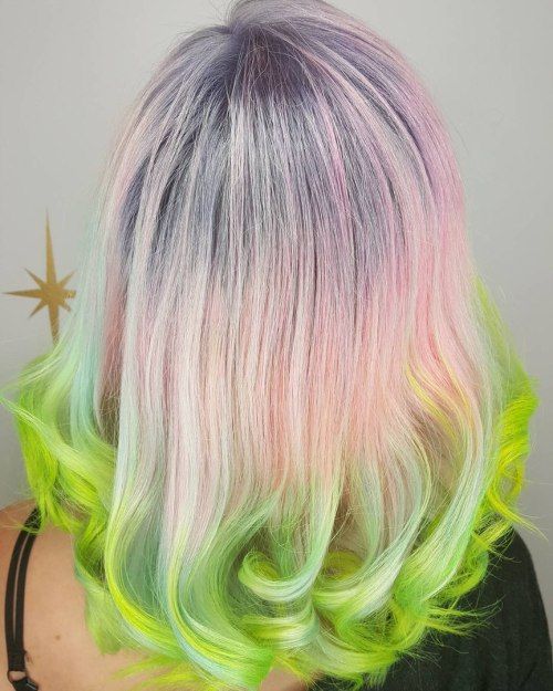 Světlo Pastel Pink Hair With Lime Dip Dye
