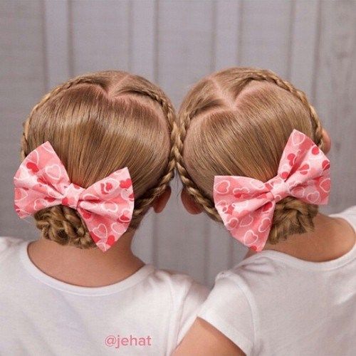pletené low bun girls' hairstyle