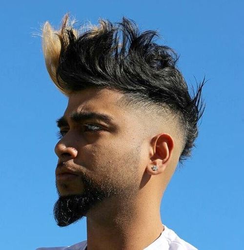 roztrhané mohawk hairstyle with a bleached piece