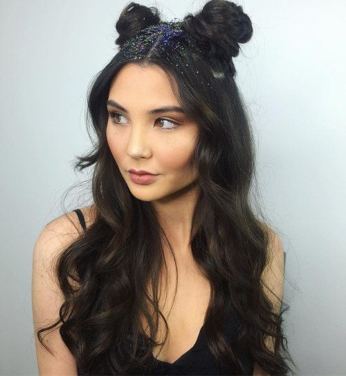 наполовина Up Horn Buns Hairstyle