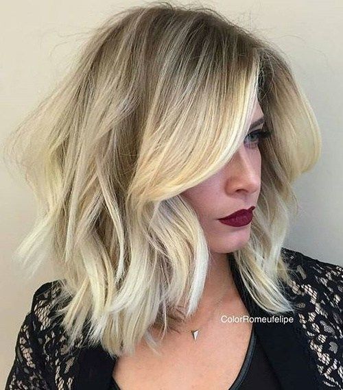 дълго blonde bob with darkened roots