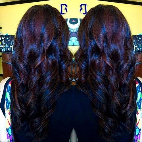 Černá hair with burgundy highlights