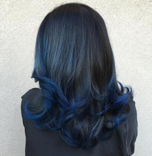 Blauer Dip Dye für schwarzes Haar