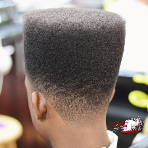Високо flat top haircut for black men