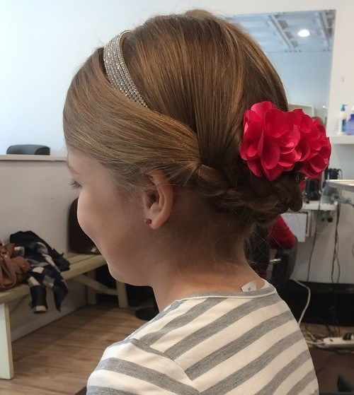 цвете girl hairstyle for long hair
