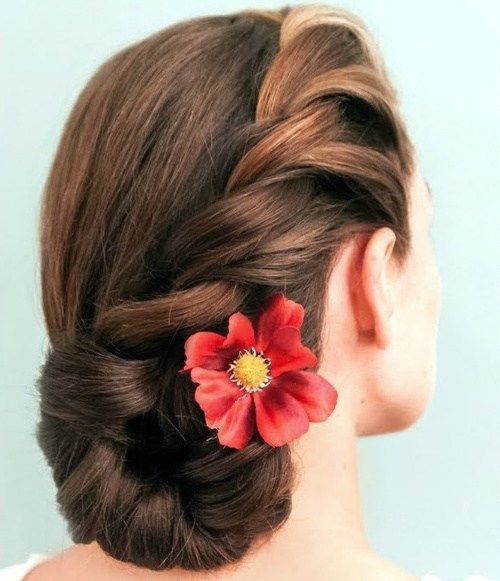 страна bun updo with hair flower