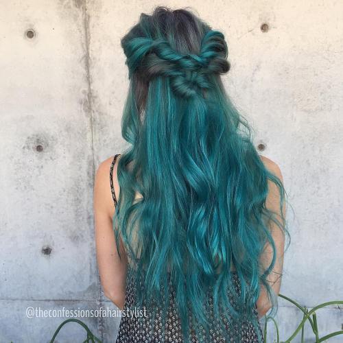 дълго Teal Hair With Dark Roots