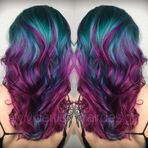 Petrol und violette Haarfarbe