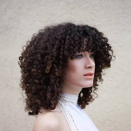 среда Layered Curly Hairstyle