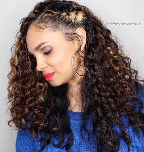 страна Pinned Long Curly Hairstyle