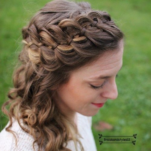 наполовина Updo With A Strand Braid
