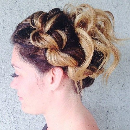 къдрав Updo With A Rope Braid