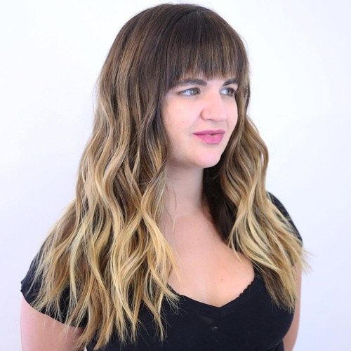 дълго Wavy Hairstyle With Straight Bangs