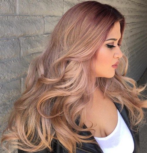 дълго Ash Blonde Hairstyle