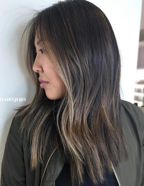 азиатски Hairstyle With Partial Ash Highlights