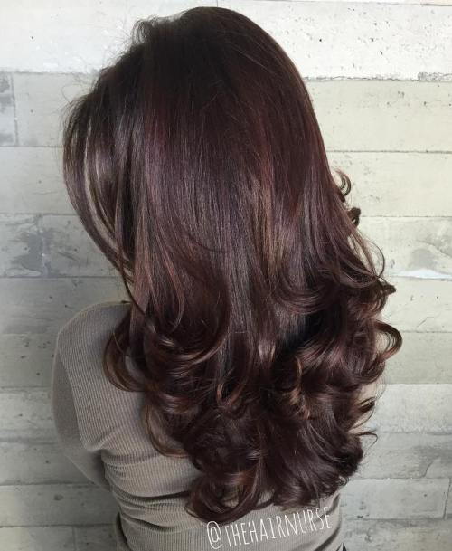 Dlouho Layered Hairstyle With Curled Ends