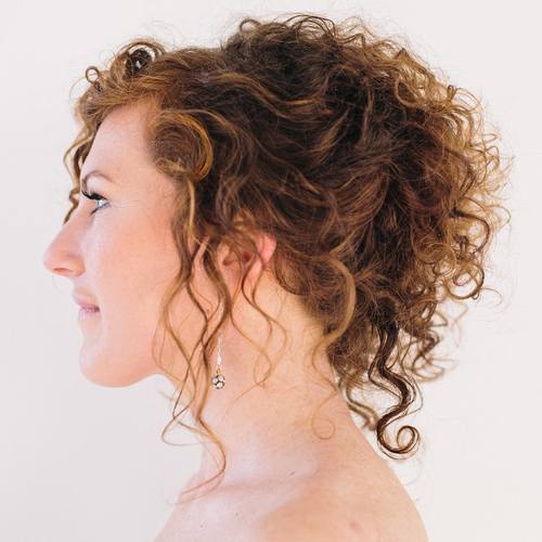 хлабав curly ponytail