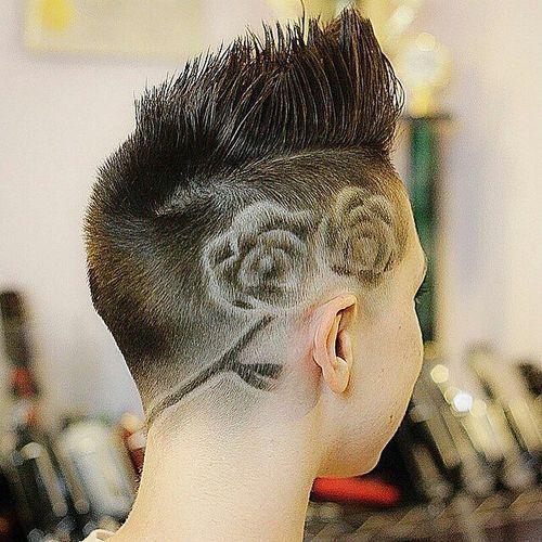 Дами's fauxhawk with side shaved design