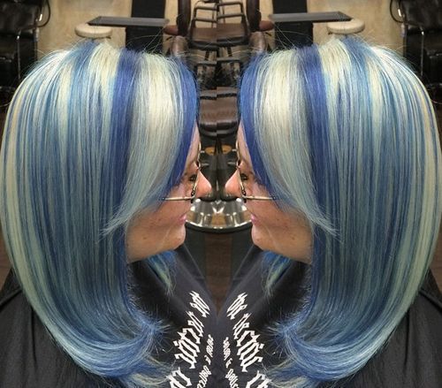 stříbrný blonde hair with purple blue highlights