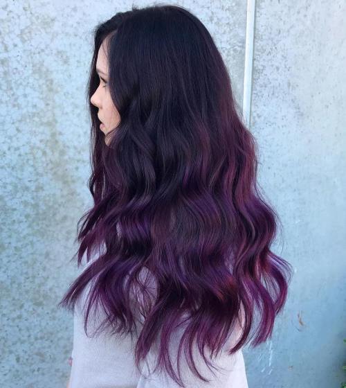 有紫色Balayage的黑发