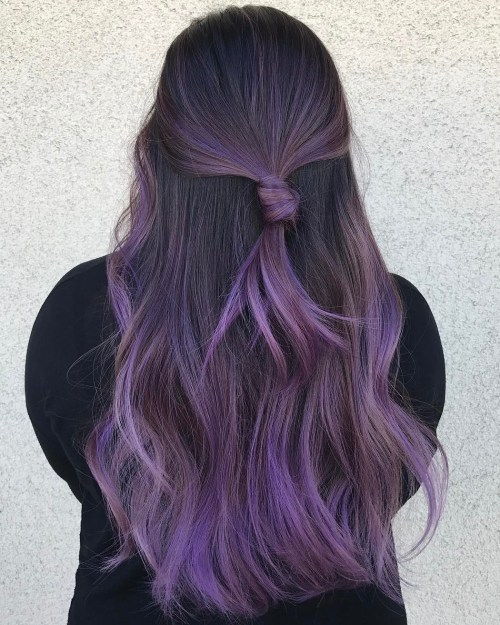 长柔和的紫色Balayage头发