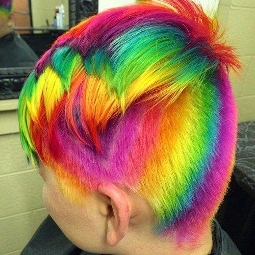 短切发型和彩虹头发