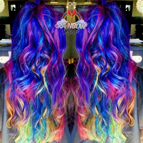 дълго curly rainbow hair
