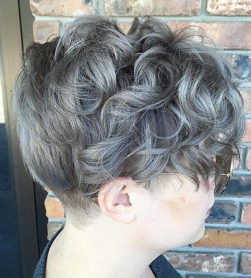 Къс Curly Silver Hairstyle