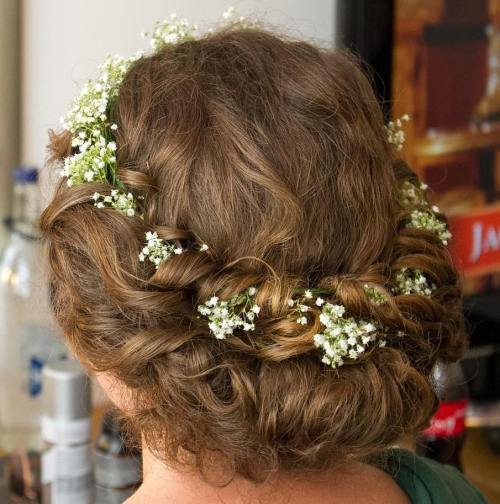 Válcované Updo With Floral Crown
