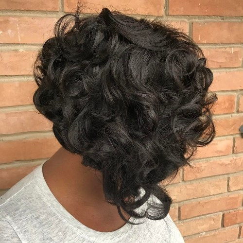 Къс Stacked Curly Sew-In Bob
