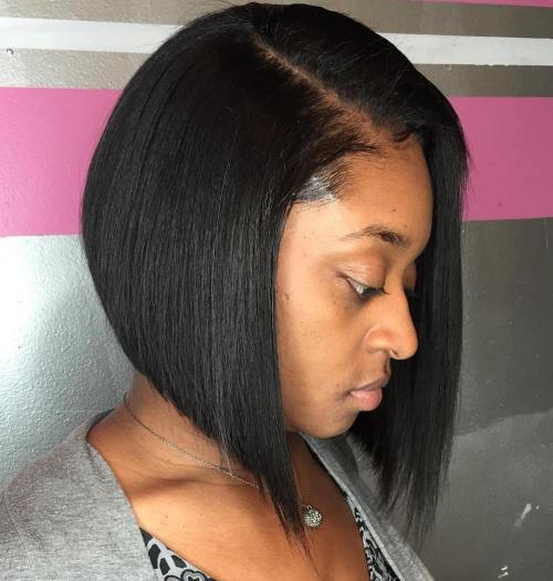 направо Angled Side-Parted Sew-In Bob