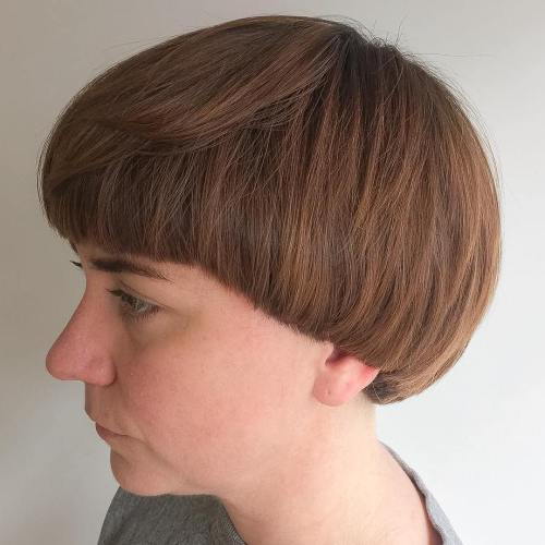 Kurzer Brown-Pagenkopf-Haarschnitt