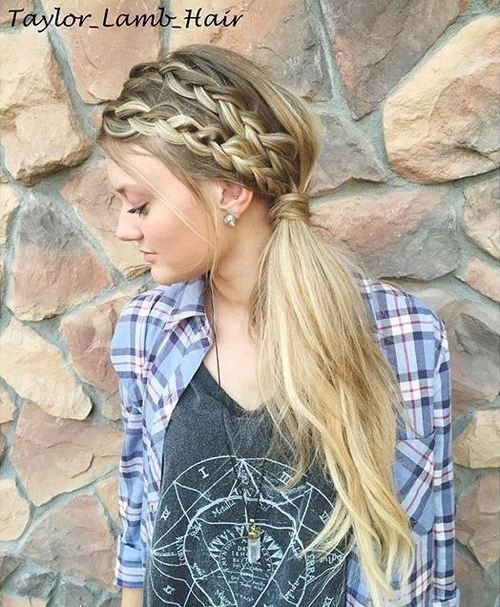 dlouho side ponytail with two headband braids