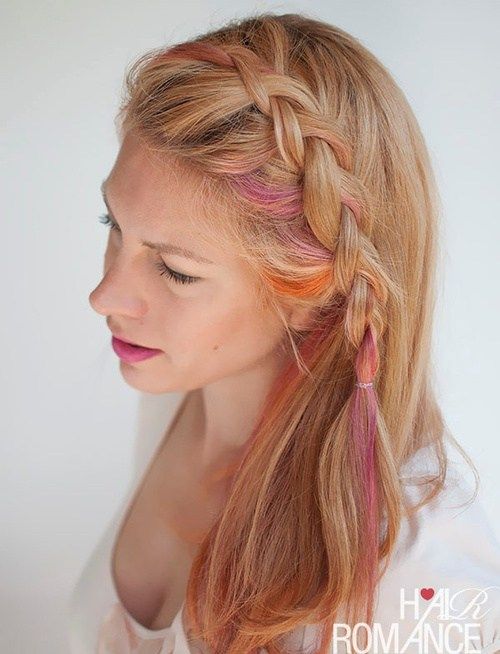 страна braided hairstyle with colorful strands