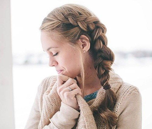 вътре out side braid hairstyle for long hair