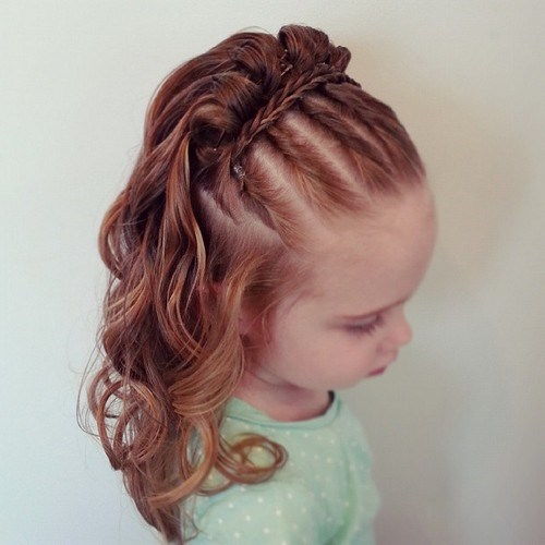 roztomilý braided little girls hairstyle