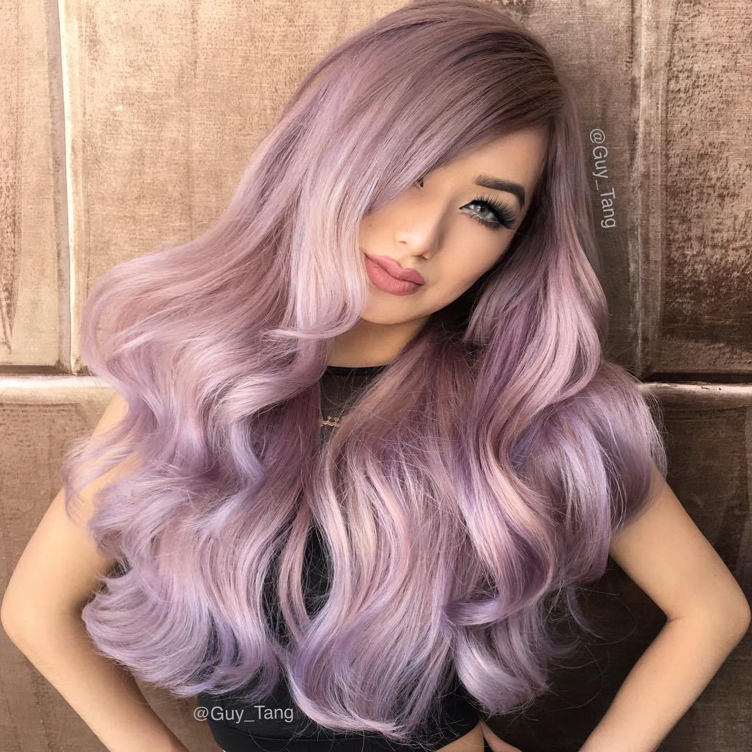 长柔和的紫色Balayage头发